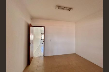 Casa para alugar com 210m², 2 quartos e 2 vagasCozinha