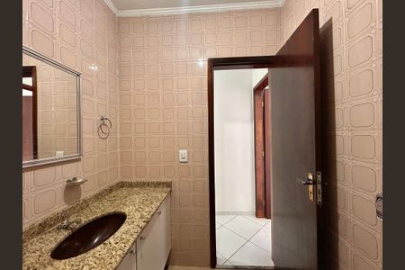 Casa para alugar com 210m², 2 quartos e 2 vagasBanheiro