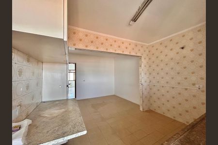 Casa para alugar com 210m², 2 quartos e 2 vagasCozinha
