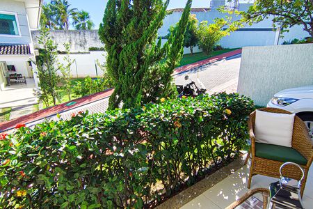 Casa de condomínio à venda com 177m², 4 quartos e 3 vagas Casa de condomínio à venda com 177m², 4 quartos e 3 vagasÁrea Externa