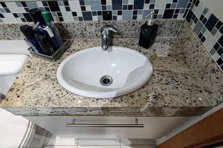 Casa de condomínio à venda com 177m², 4 quartos e 3 vagas Casa de condomínio à venda com 177m², 4 quartos e 3 vagasBanheiro da Suíte 2