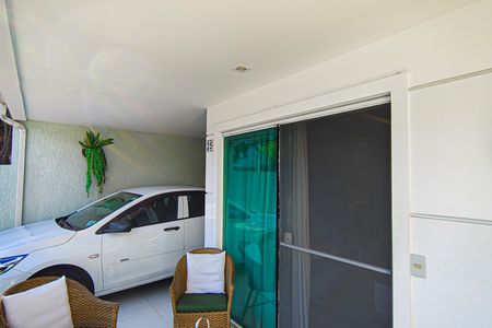 Casa de condomínio à venda com 177m², 4 quartos e 3 vagas Casa de condomínio à venda com 177m², 4 quartos e 3 vagasÁrea Externa