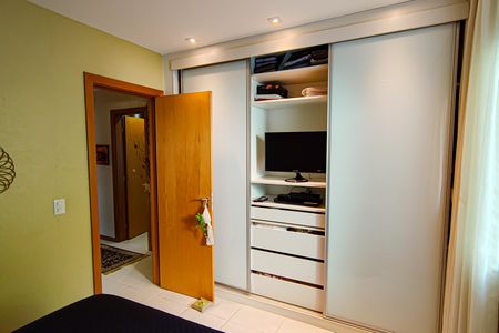 Casa de condomínio à venda com 177m², 4 quartos e 3 vagas Casa de condomínio à venda com 177m², 4 quartos e 3 vagasSuíte 1