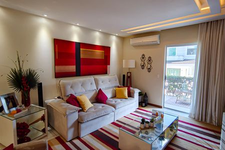 Casa de condomínio à venda com 177m², 4 quartos e 3 vagas Casa de condomínio à venda com 177m², 4 quartos e 3 vagasSala