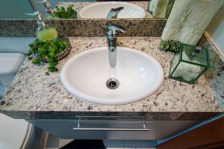 Casa de condomínio à venda com 177m², 4 quartos e 3 vagas Casa de condomínio à venda com 177m², 4 quartos e 3 vagasBanheiro da Suíte 1