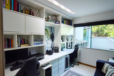 Casa de condomínio à venda com 177m², 4 quartos e 3 vagas Casa de condomínio à venda com 177m², 4 quartos e 3 vagasSuíte 2