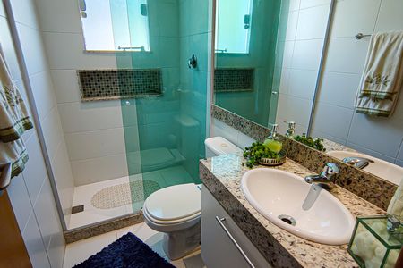 Casa de condomínio à venda com 177m², 4 quartos e 3 vagas Casa de condomínio à venda com 177m², 4 quartos e 3 vagasBanheiro da Suíte 1