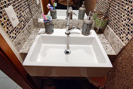 Casa de condomínio à venda com 177m², 4 quartos e 3 vagas Casa de condomínio à venda com 177m², 4 quartos e 3 vagasLavabo