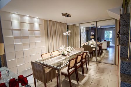 Casa de condomínio à venda com 177m², 4 quartos e 3 vagas Casa de condomínio à venda com 177m², 4 quartos e 3 vagasSala