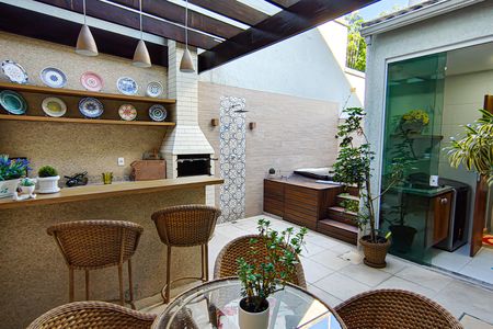 Casa de condomínio à venda com 177m², 4 quartos e 3 vagas Casa de condomínio à venda com 177m², 4 quartos e 3 vagasÁrea Gourmet