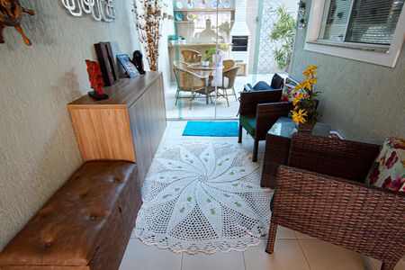 Casa de condomínio à venda com 177m², 4 quartos e 3 vagas Casa de condomínio à venda com 177m², 4 quartos e 3 vagasGaragem