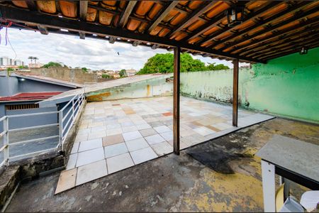 Casa à venda com 300m², 3 quartos e 5 vagasTerraço