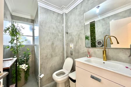 Casa para alugar com 340m², 4 quartos e 2 vagas Casa para alugar com 340m², 4 quartos e 2 vagasBanheiro