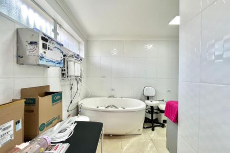 Casa para alugar com 340m², 4 quartos e 2 vagas Casa para alugar com 340m², 4 quartos e 2 vagasBanheiro 2