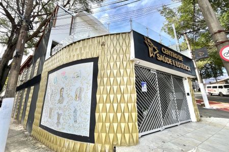 Casa para alugar com 340m², 4 quartos e 2 vagas Casa para alugar com 340m², 4 quartos e 2 vagasFachada