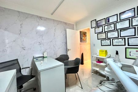 Casa para alugar com 340m², 4 quartos e 2 vagas Casa para alugar com 340m², 4 quartos e 2 vagasQuarto 2