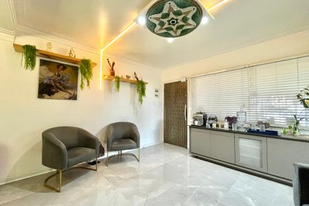 Casa para alugar com 340m², 4 quartos e 2 vagas Casa para alugar com 340m², 4 quartos e 2 vagasSala