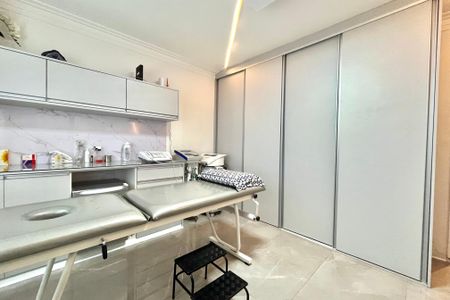 Casa para alugar com 340m², 4 quartos e 2 vagas Casa para alugar com 340m², 4 quartos e 2 vagasQuarto 1