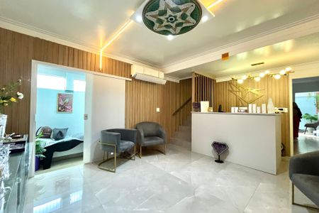 Casa para alugar com 340m², 4 quartos e 2 vagas Casa para alugar com 340m², 4 quartos e 2 vagasSala