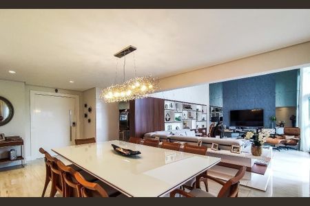 Apartamento à venda com 243m², 4 quartos e 4 vagas