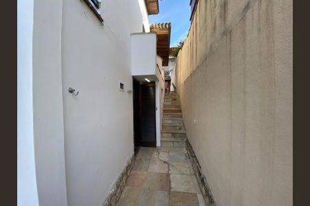 Casa de condomínio para alugar com 704m², 6 quartos e 2 vagasArea de Circulação