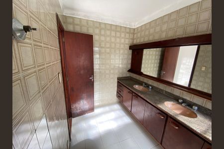 Casa de condomínio para alugar com 704m², 6 quartos e 2 vagasBanheiro 1