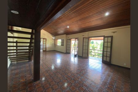 Casa de condomínio para alugar com 704m², 6 quartos e 2 vagasSala