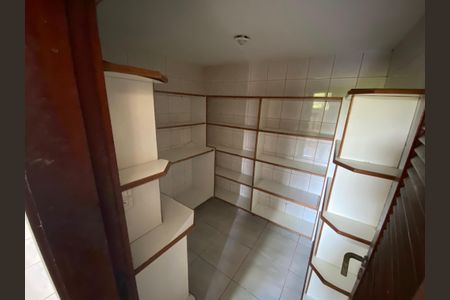 Casa de condomínio para alugar com 704m², 6 quartos e 2 vagasDispensa