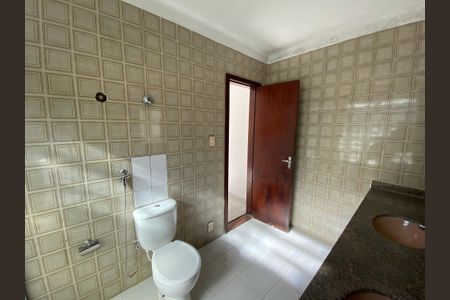 Casa de condomínio para alugar com 704m², 6 quartos e 2 vagasBanheiro 1