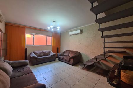 Casa à venda com 200m², 3 quartos e 3 vagas Casa à venda com 200m², 3 quartos e 3 vagasSala