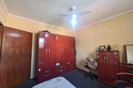 Casa à venda com 200m², 3 quartos e 3 vagas Casa à venda com 200m², 3 quartos e 3 vagasQuarto 2