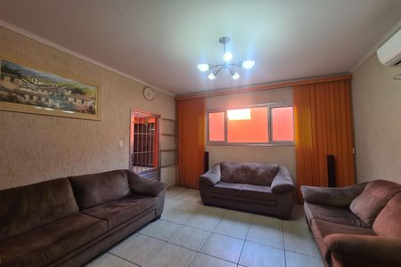 Casa à venda com 200m², 3 quartos e 3 vagas Casa à venda com 200m², 3 quartos e 3 vagasSala