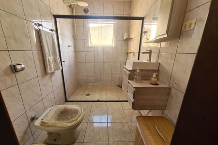 Casa à venda com 200m², 3 quartos e 3 vagas Casa à venda com 200m², 3 quartos e 3 vagasBanheiro 1