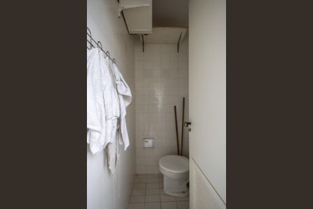 Apartamento à venda com 94m², 2 quartos e 1 vaga Apartamento à venda com 94m², 2 quartos e 1 vagaBanheiro de Serviço