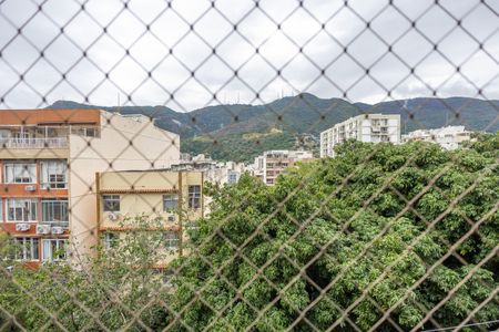 Apartamento à venda com 94m², 2 quartos e 1 vaga Apartamento à venda com 94m², 2 quartos e 1 vagaSala Varanda Vista