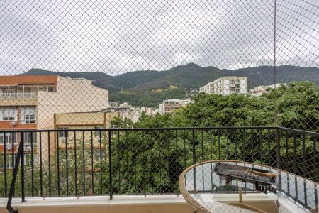 Apartamento à venda com 94m², 2 quartos e 1 vaga Apartamento à venda com 94m², 2 quartos e 1 vagaSala Varanda