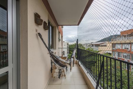 Apartamento à venda com 94m², 2 quartos e 1 vaga Apartamento à venda com 94m², 2 quartos e 1 vagaSala Varanda