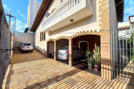 Casa à venda com 600m², 9 quartos e 4 vagas Casa à venda com 600m², 9 quartos e 4 vagasÁrea comum