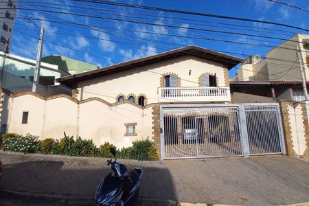 Casa à venda com 600m², 9 quartos e 4 vagas Casa à venda com 600m², 9 quartos e 4 vagasFachada do Prédio