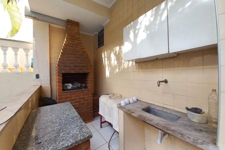 Casa à venda com 600m², 9 quartos e 4 vagas Casa à venda com 600m², 9 quartos e 4 vagasÁrea comum - Churrasqueira