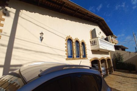 Casa à venda com 600m², 9 quartos e 4 vagas Casa à venda com 600m², 9 quartos e 4 vagasFachada do Prédio