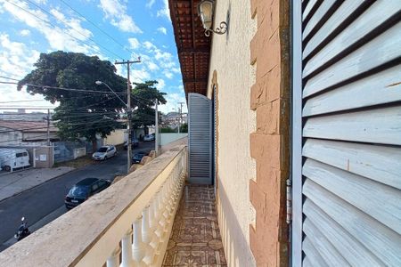 Casa à venda com 600m², 9 quartos e 4 vagas Casa à venda com 600m², 9 quartos e 4 vagasVaranda da Suíte 1