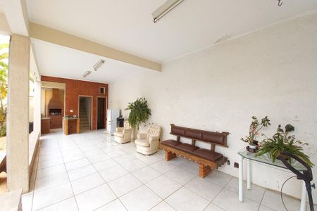 Casa à venda com 600m², 9 quartos e 4 vagas Casa à venda com 600m², 9 quartos e 4 vagasÁrea comum - Salão de festas