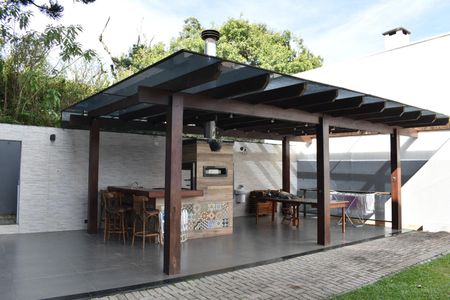 Casa para alugar com 540m², 4 quartos e 10 vagas Casa para alugar com 540m², 4 quartos e 10 vagasÁrea externa - Churrasqueira