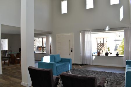 Casa para alugar com 540m², 4 quartos e 10 vagas Casa para alugar com 540m², 4 quartos e 10 vagasSala