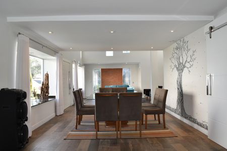 Casa para alugar com 540m², 4 quartos e 10 vagas Casa para alugar com 540m², 4 quartos e 10 vagasSala