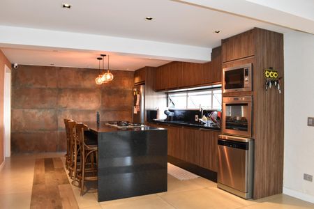 Casa para alugar com 540m², 4 quartos e 10 vagas Casa para alugar com 540m², 4 quartos e 10 vagasCozinha