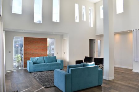 Casa para alugar com 540m², 4 quartos e 10 vagas Casa para alugar com 540m², 4 quartos e 10 vagasSala