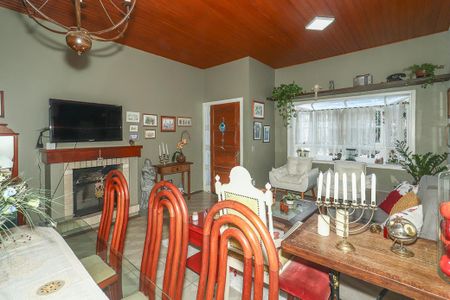 Casa à venda com 278m², 4 quartos e 4 vagasSala