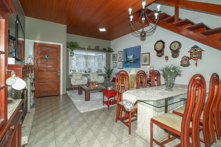 Casa à venda com 278m², 4 quartos e 4 vagasSala